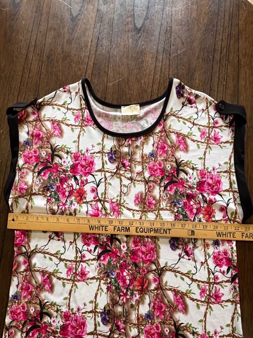 Lucy & Laurel made in Canada floral print t-shirt tab sleeves size XL - Picture 11 of 12